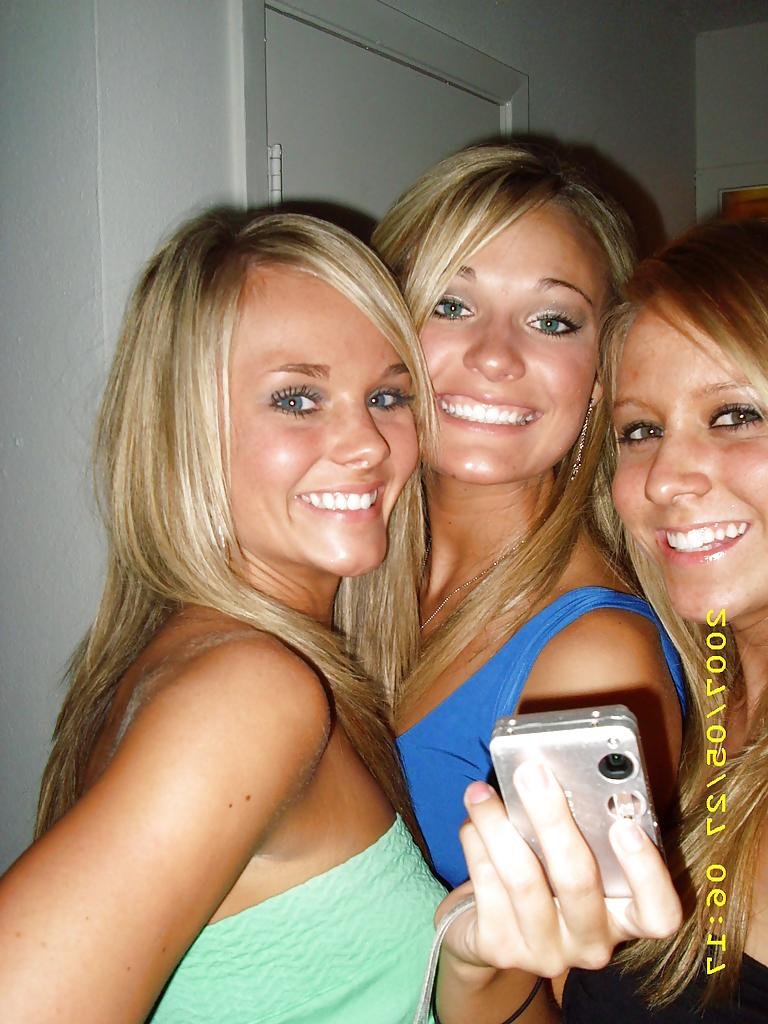 25P Pretty Amateurs Girls 2