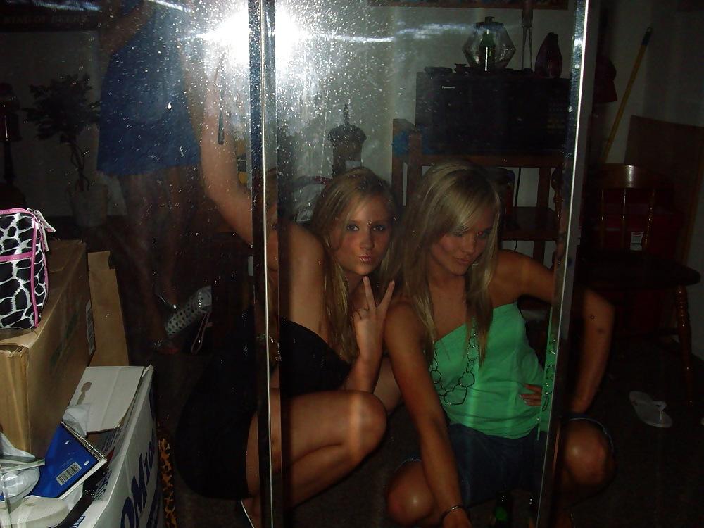 25P Pretty Amateurs Girls 2