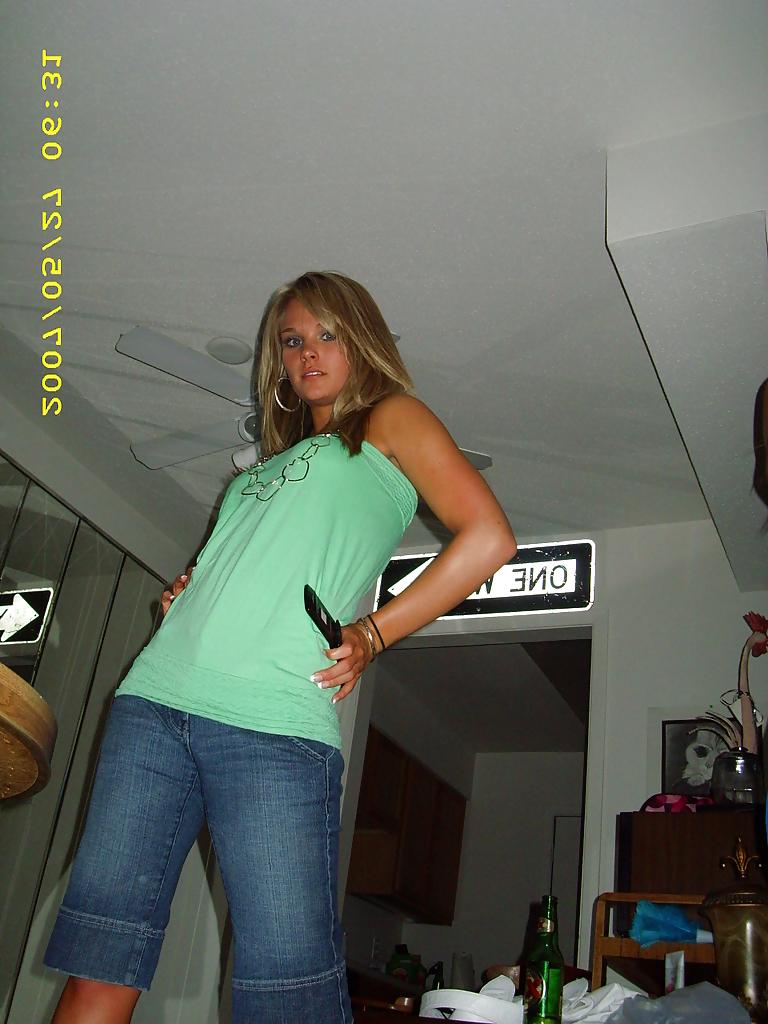 25P Pretty Amateurs Girls 2