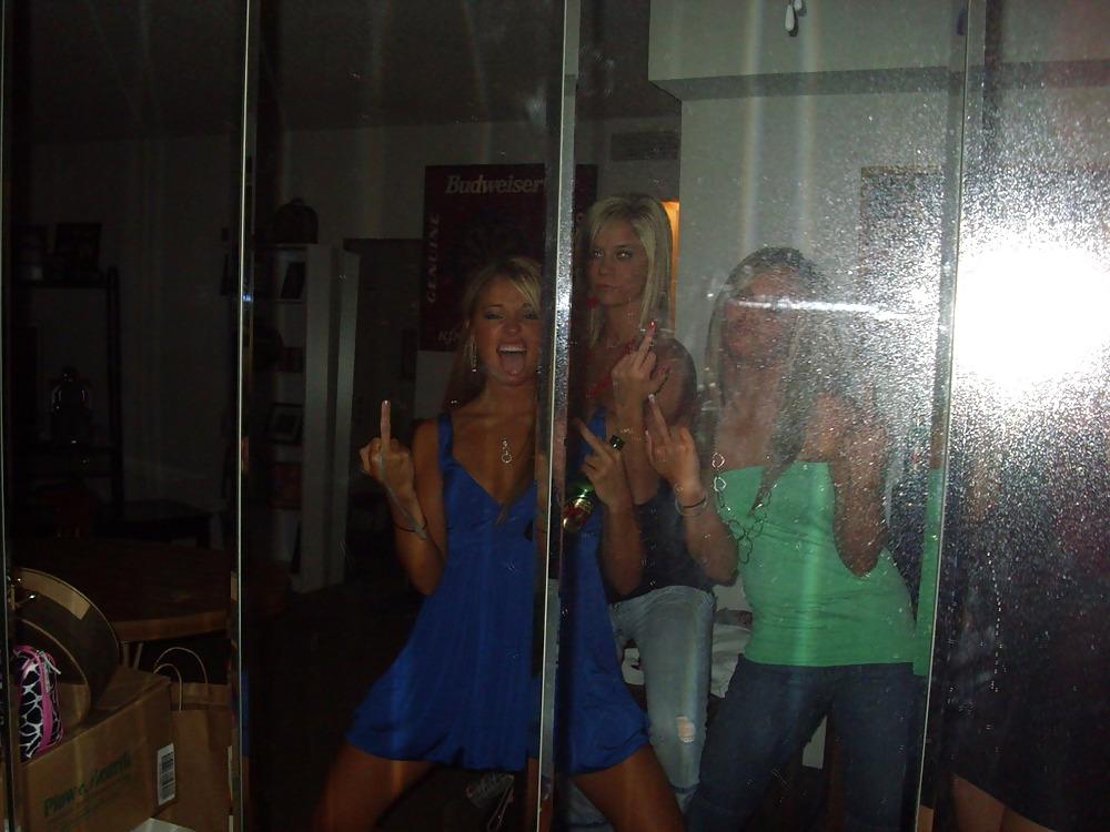 25P Pretty Amateurs Girls 2