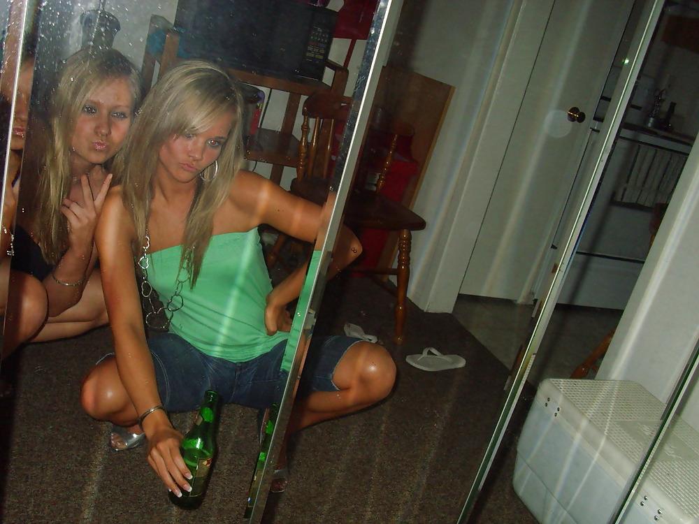 25P Pretty Amateurs Girls 2