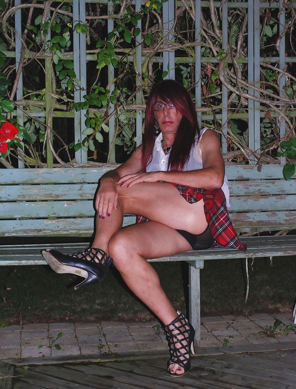 25P Strip tease en exterieur  