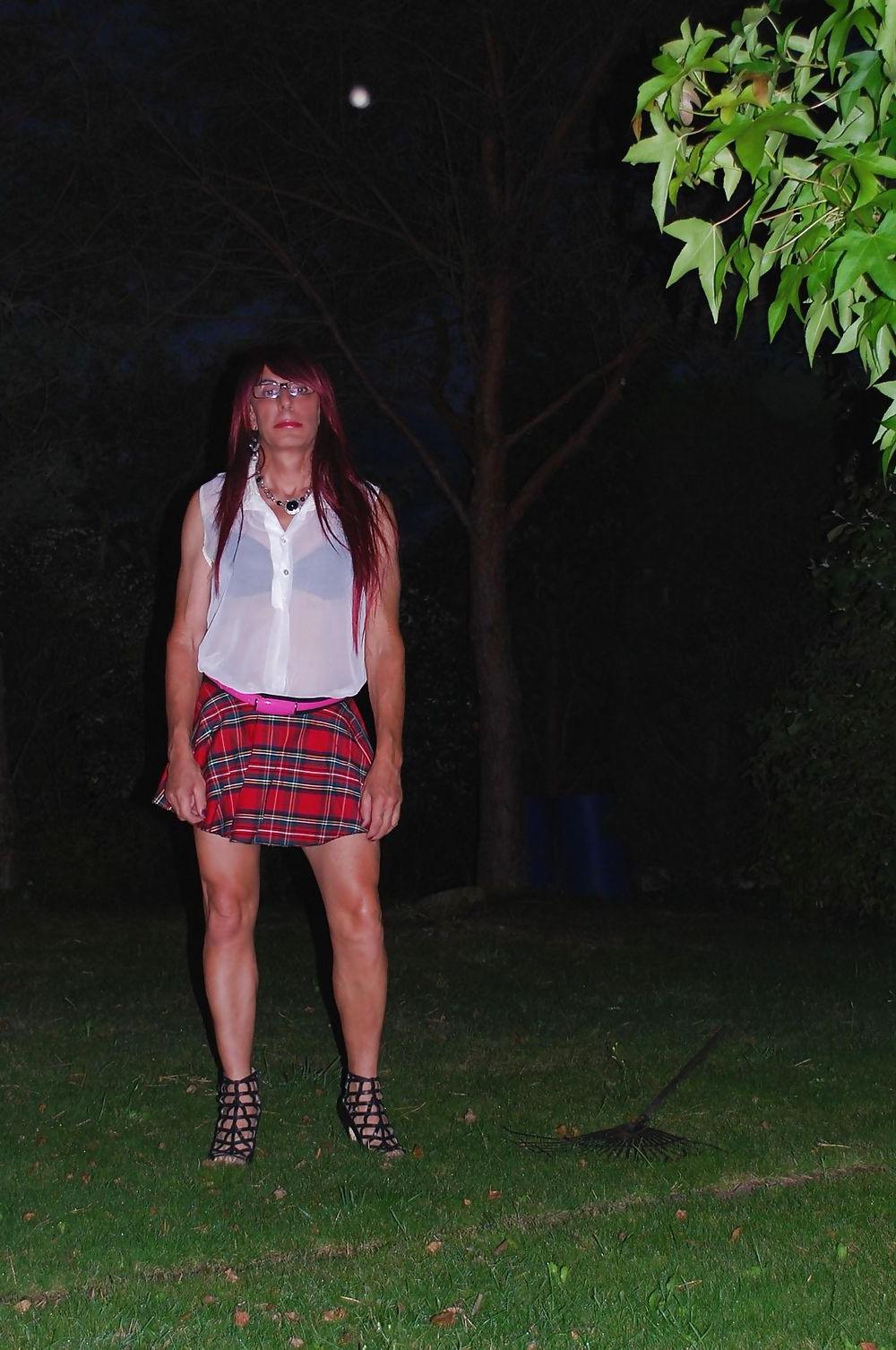 25P Strip tease en exterieur  
