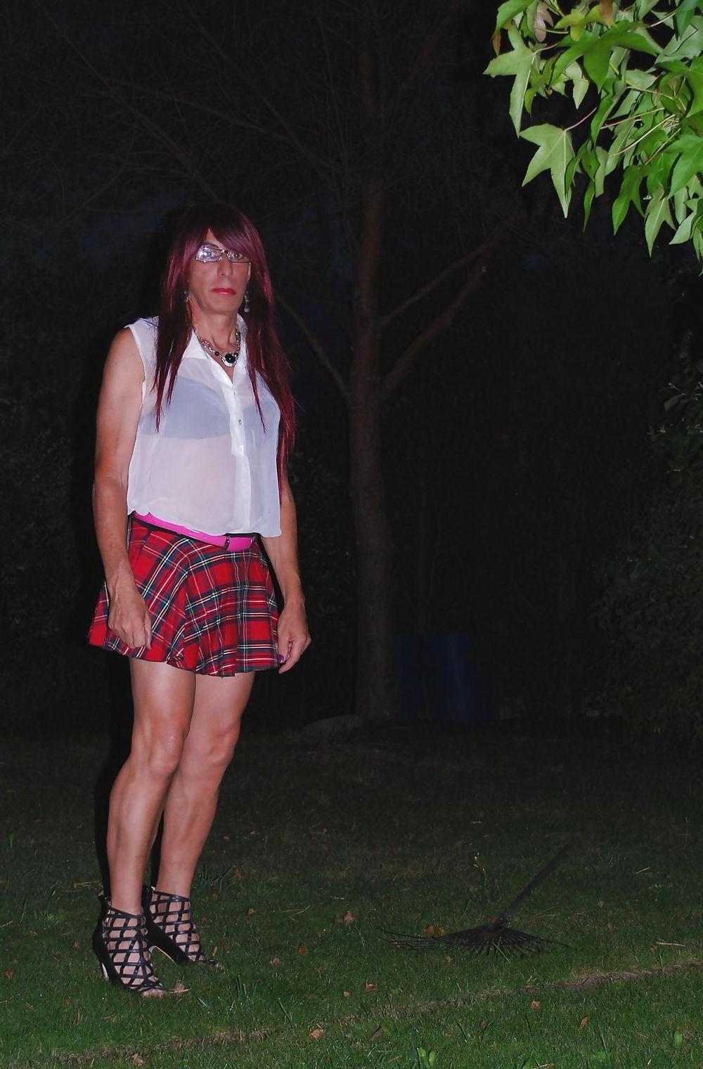 25P Strip tease en exterieur  