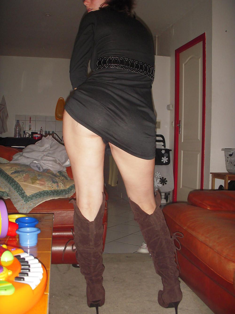 12P Thick Ass Milf Posing