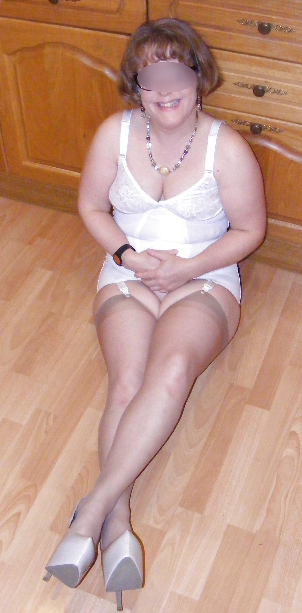 25P Slutty secretary in girdle, stockings and platform heels
