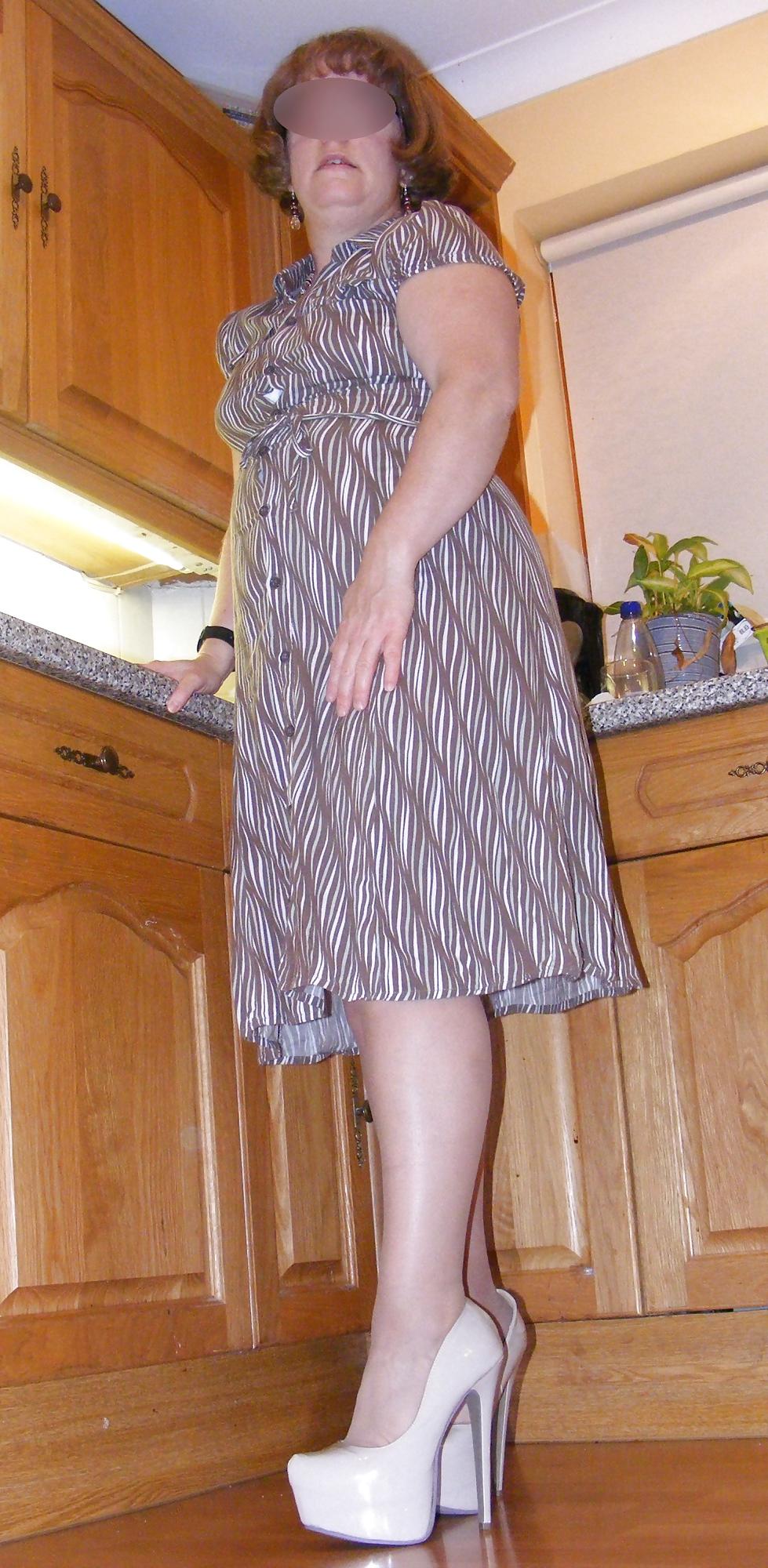 25P Slutty secretary in girdle, stockings and platform heels