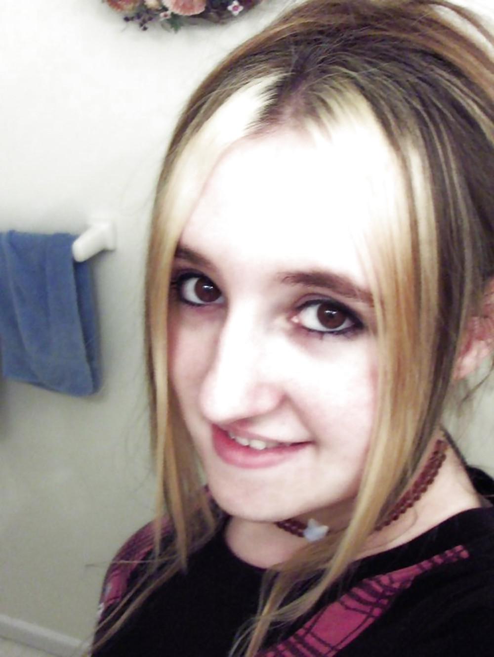 19P Pretty Amateur Christina 3