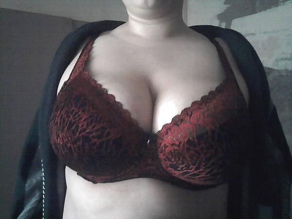 18P Chunky tits in bra 32