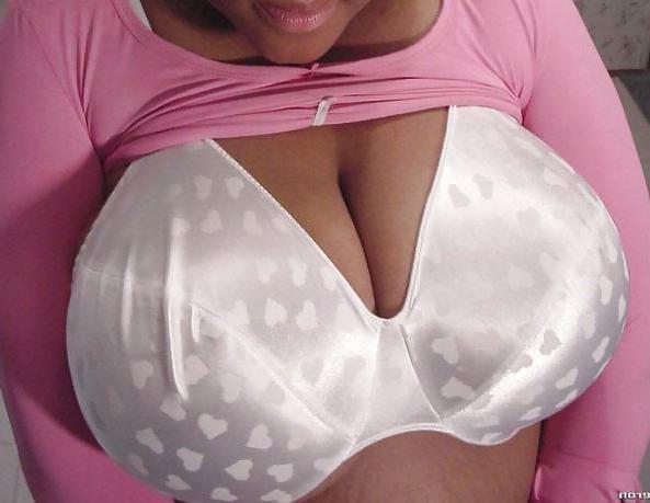 18P Chunky tits in bra 32