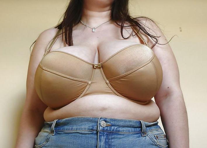 18P Chunky tits in bra 32