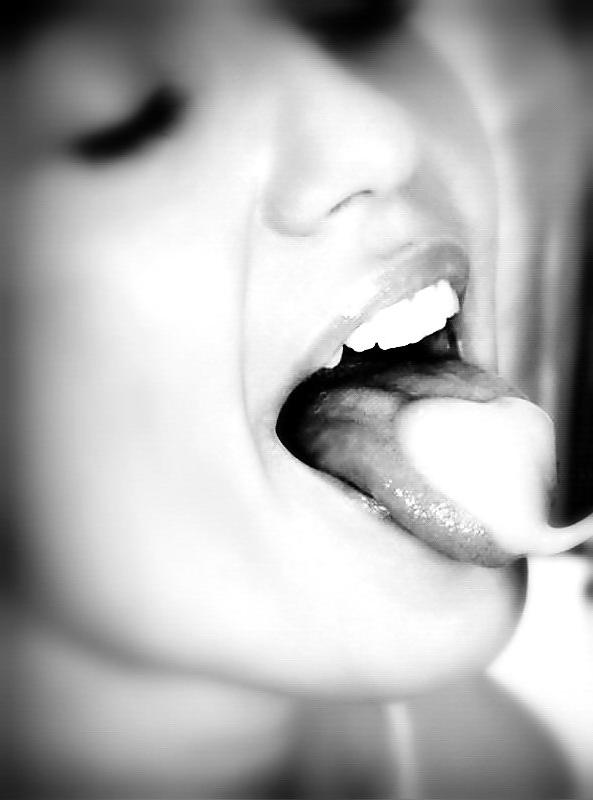 25P Cum. Black and white...