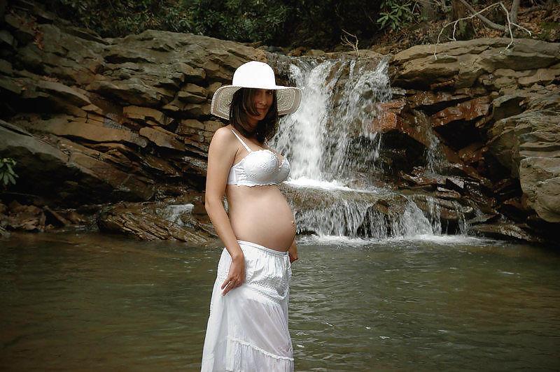 7P Some images of pregnant outdoor