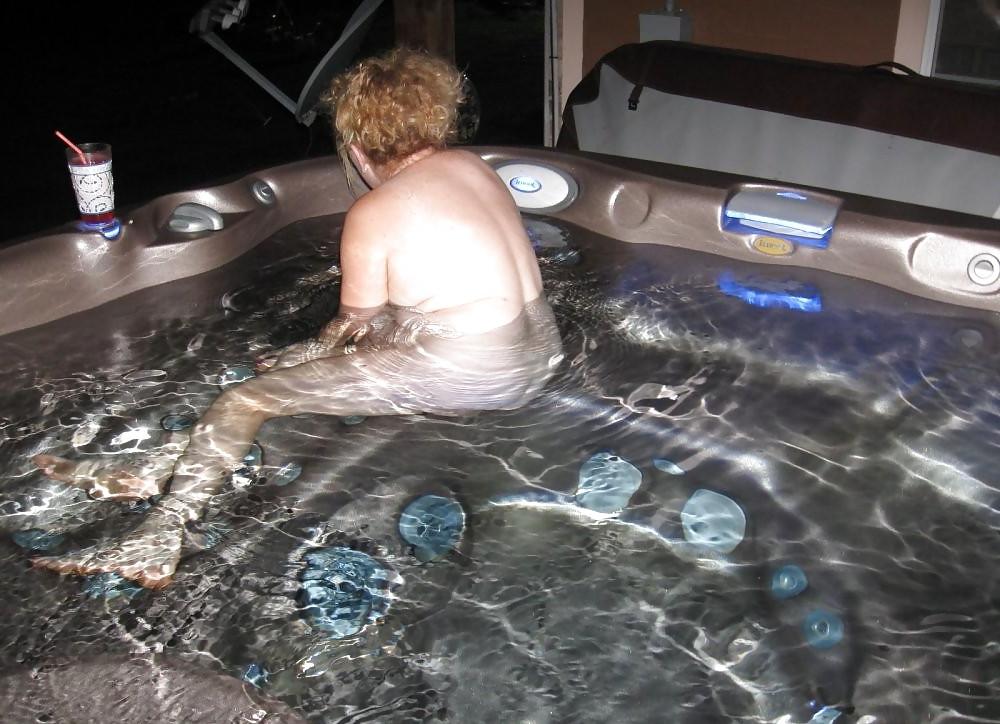 6P Hot in the jacuzzi