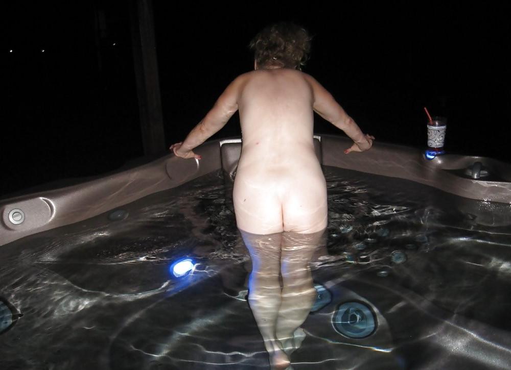 6P Hot in the jacuzzi