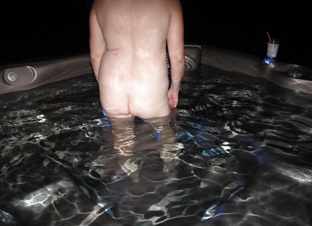 6P Hot in the jacuzzi
