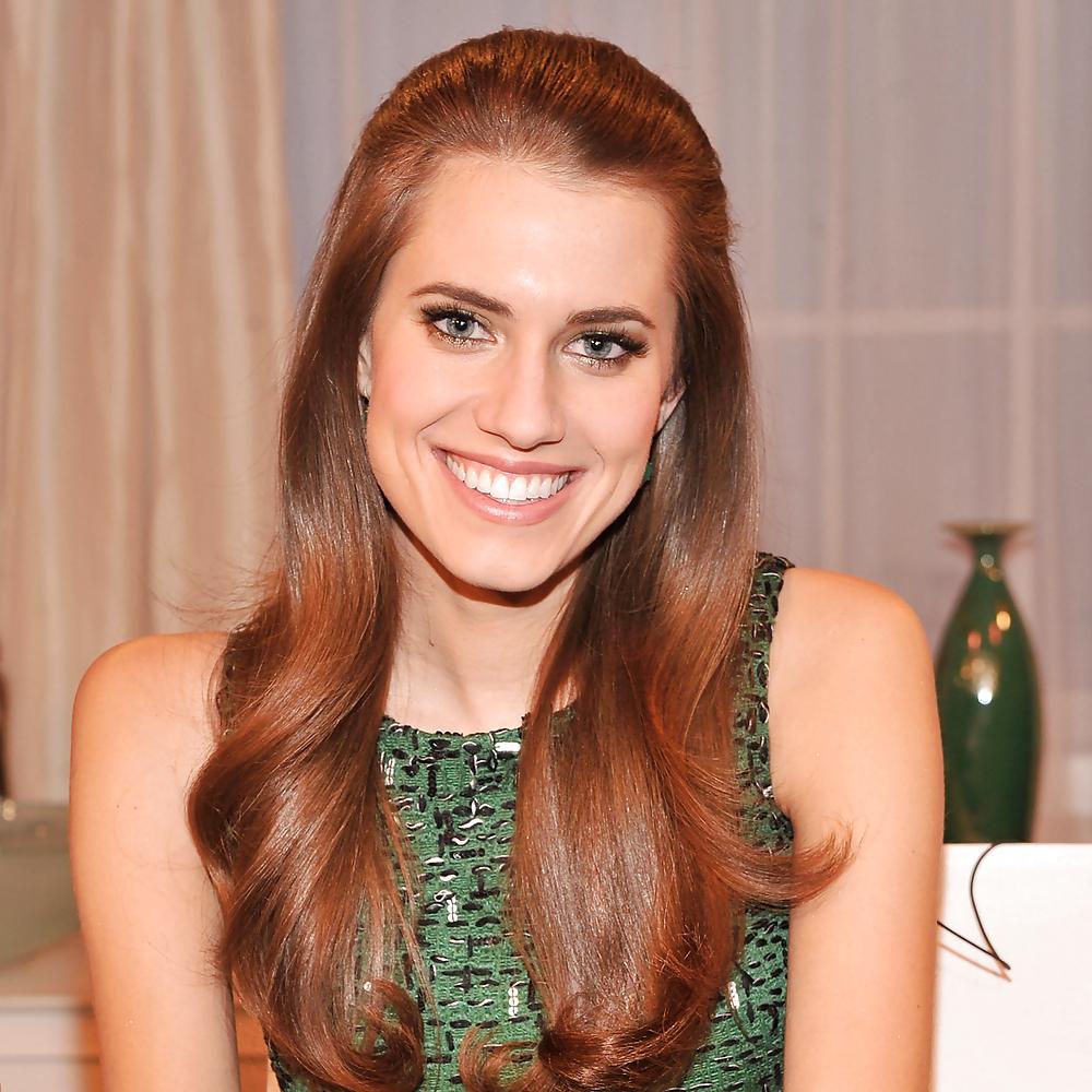 8P Allison Williams best face to cum on
