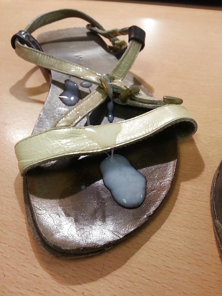 10P Cum on little sister's sandals of scarpebagnate