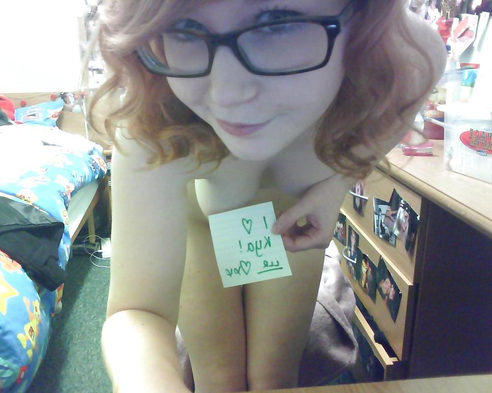 25P Pretty Amateur RedHead Lauren 4