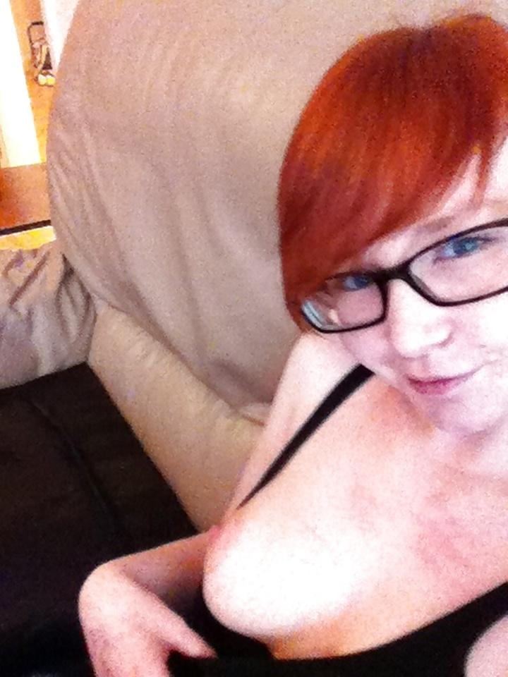 25P Pretty Amateur RedHead Lauren 4