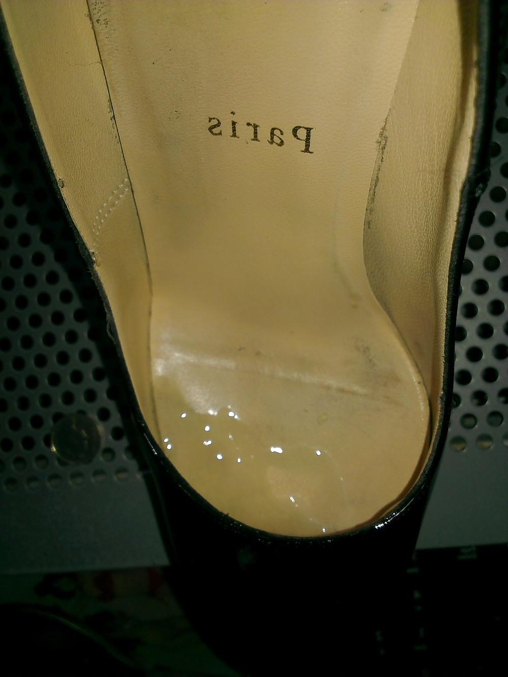 8P Cum on Black patent Louboutin