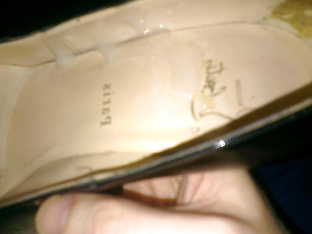 8P Cum on Black patent Louboutin