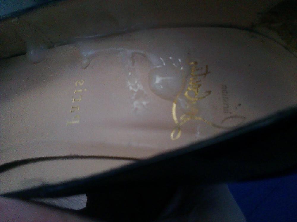 8P Cum on Black patent Louboutin