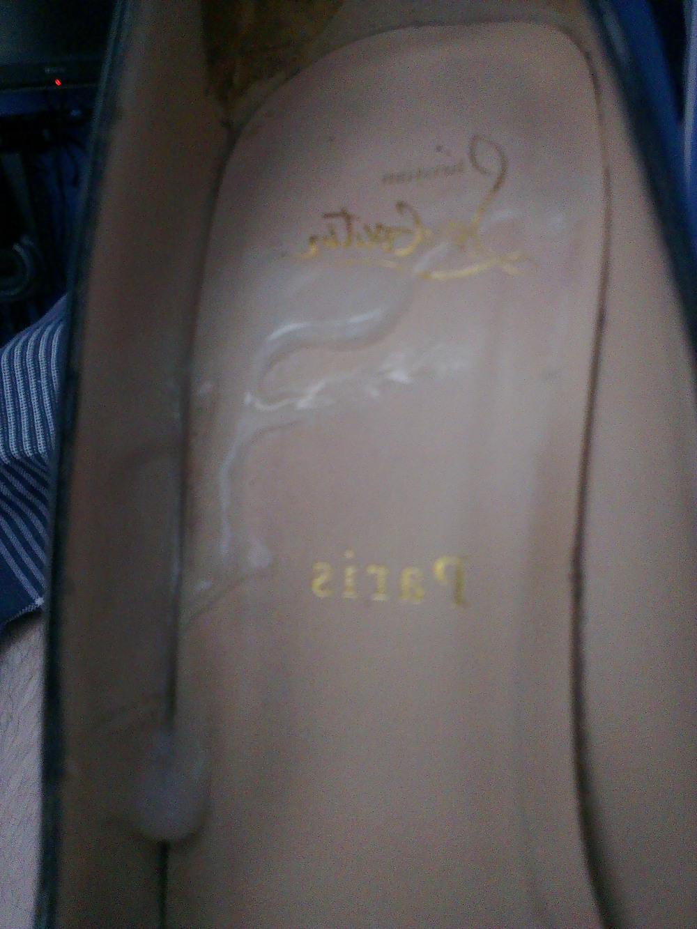 8P Cum on Black patent Louboutin
