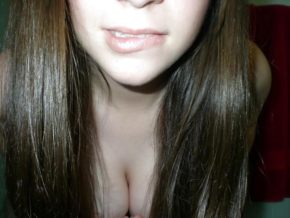 25P Pretty Amateur Brunette 3