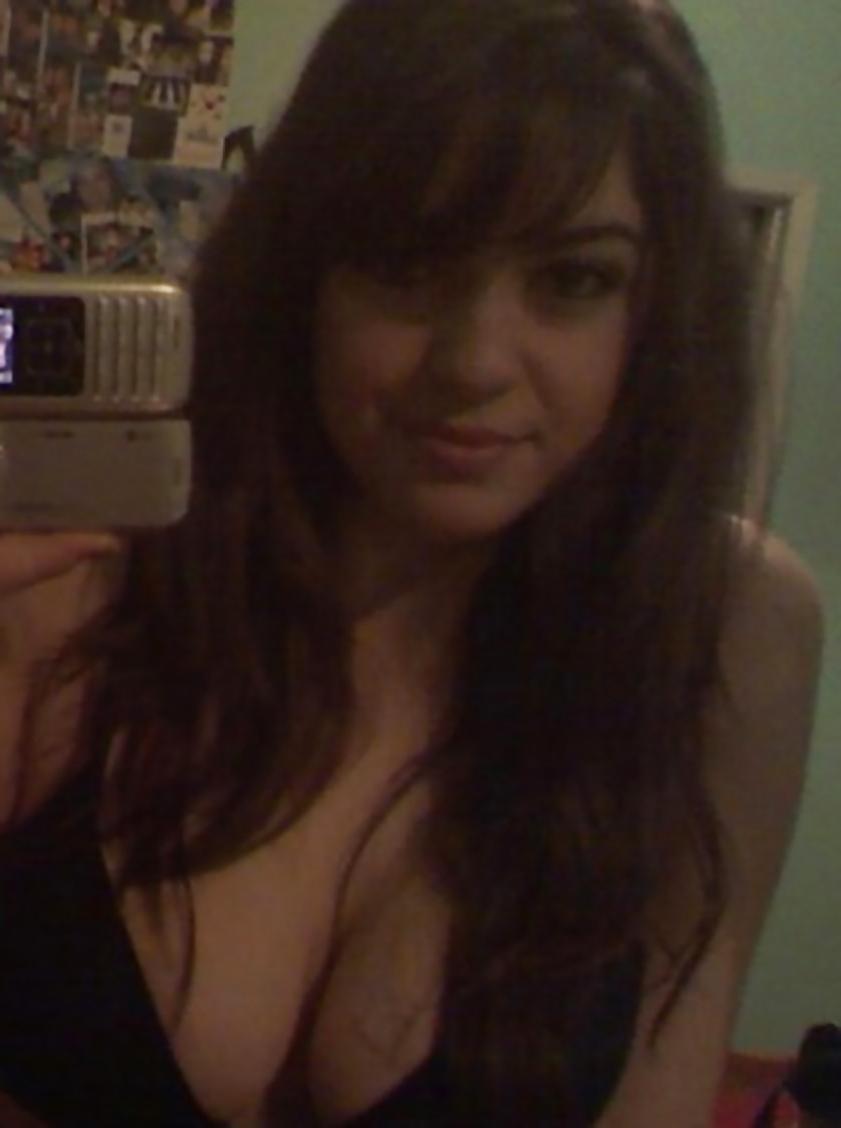 25P Pretty Amateur Brunette 3