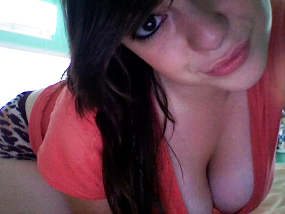 25P Pretty Amateur Brunette 3