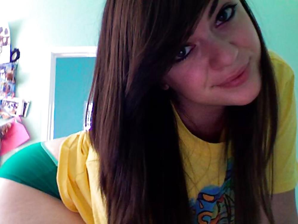 25P Pretty Amateur Brunette 3