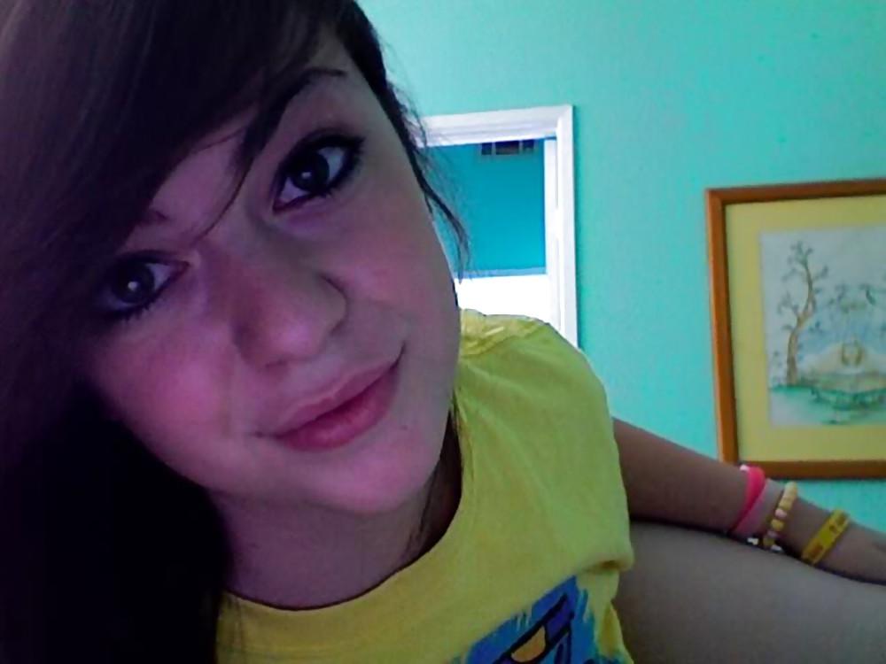 25P Pretty Amateur Brunette 3
