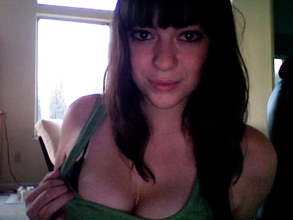 25P Pretty Amateur Brunette 3