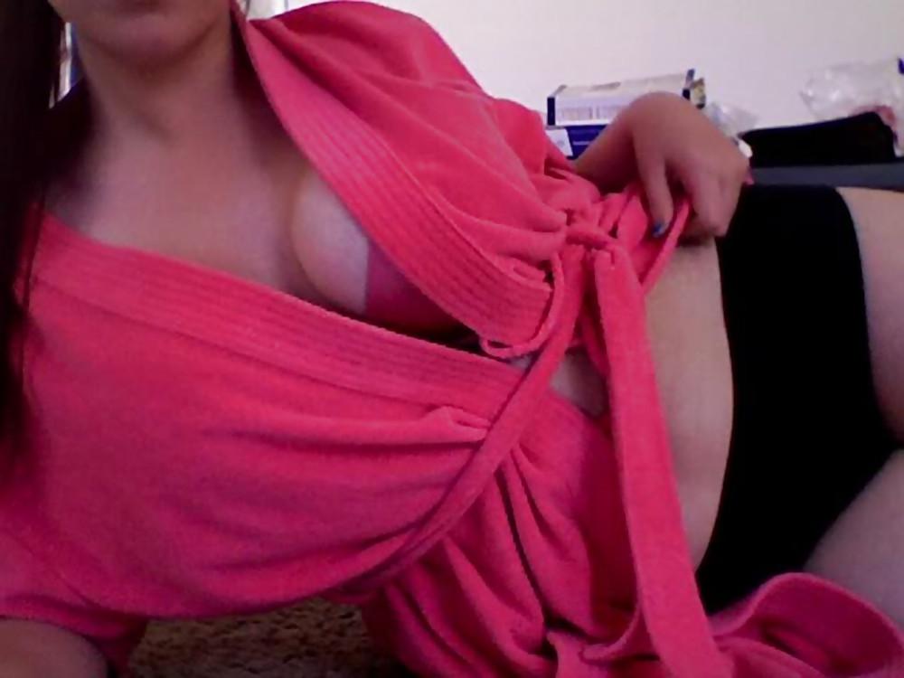 25P Pretty Amateur Brunette 3