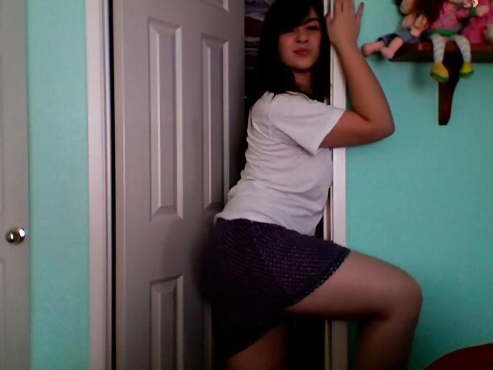 25P Pretty Amateur Brunette 3
