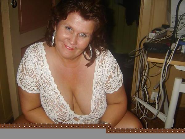 7P Milf mom posing