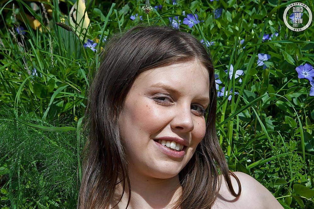 16P Long haired amateur chick spreads her shaved cunt outdoors