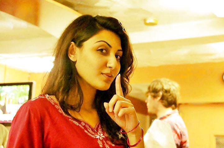 16P Sexy paki faces for face fuck