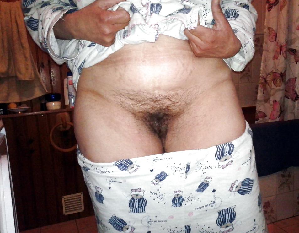 25P Mature hairy cunt!