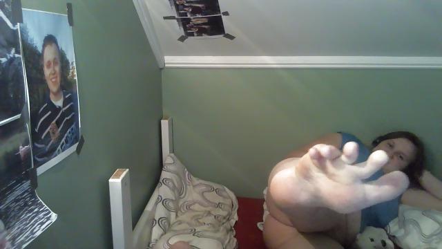 13P My Smelly Feet 19yo (tease + reward)