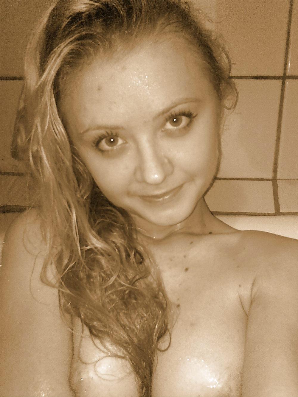 25P Pretty Amateur Katia