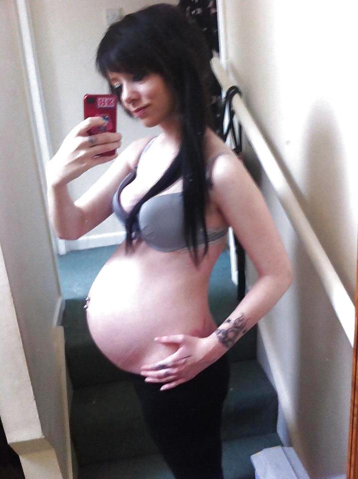 25P My favorite pregnant moms in thongs and nightgowns
