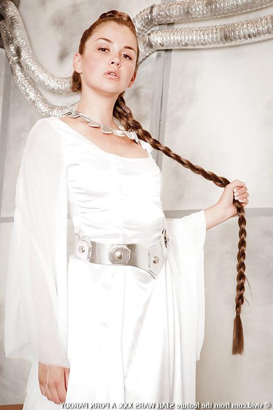 16P Allie Haze as princess Leia