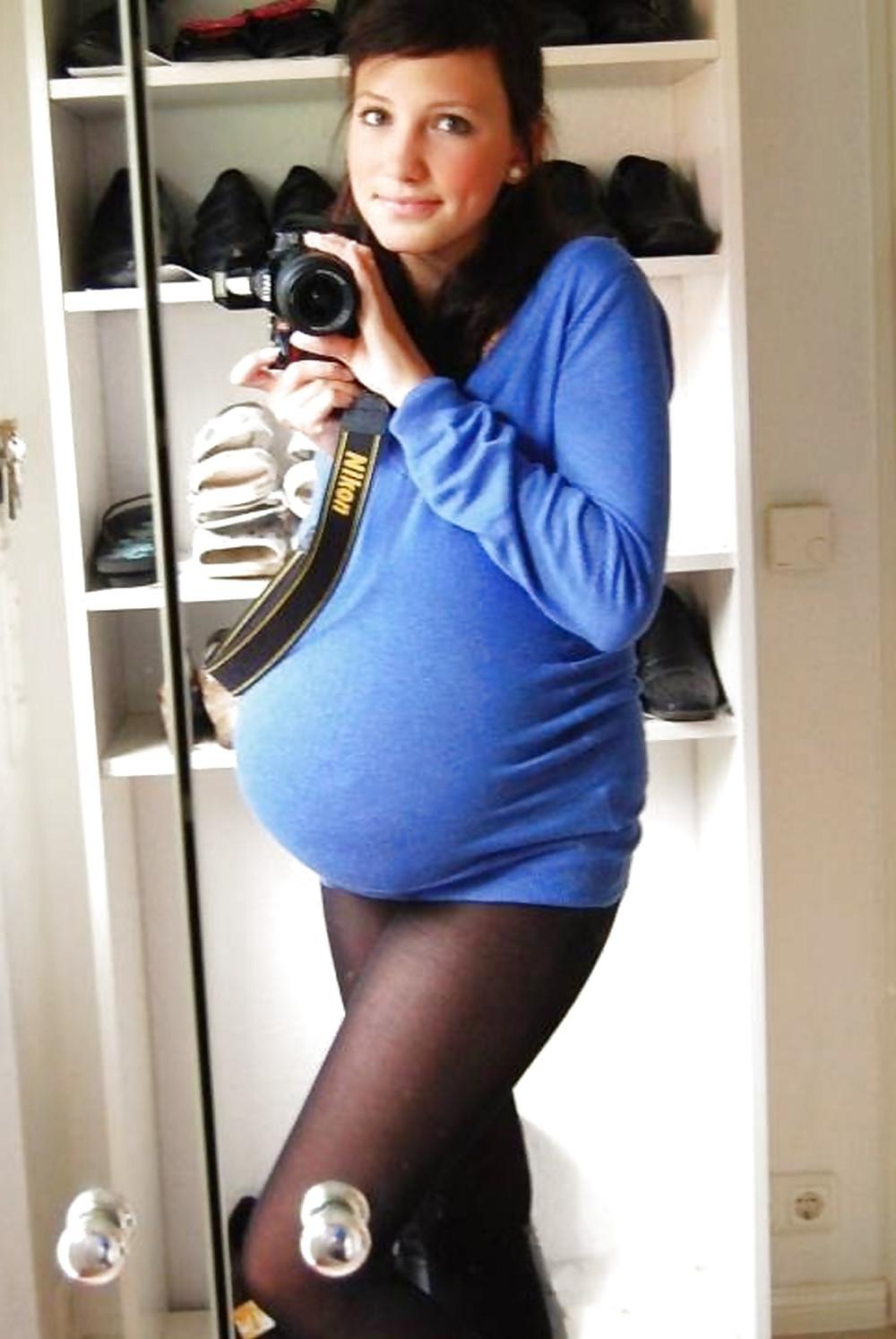 13P Another awesome PREGNANT teen selfshot