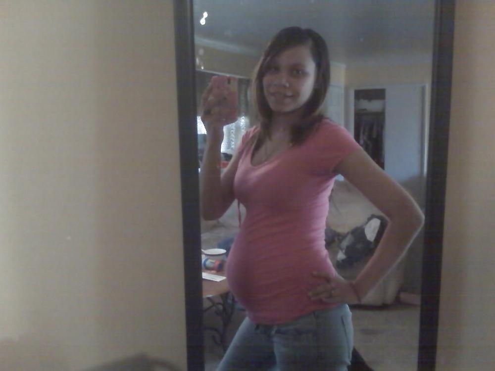 13P Another awesome PREGNANT teen selfshot