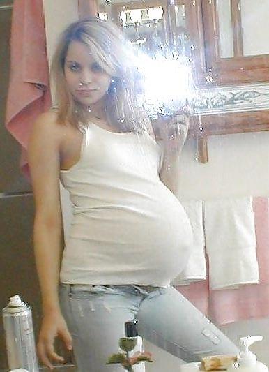 13P Another awesome PREGNANT teen selfshot