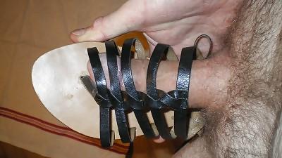 7P CUM ON WIFE BLACK SANDALS