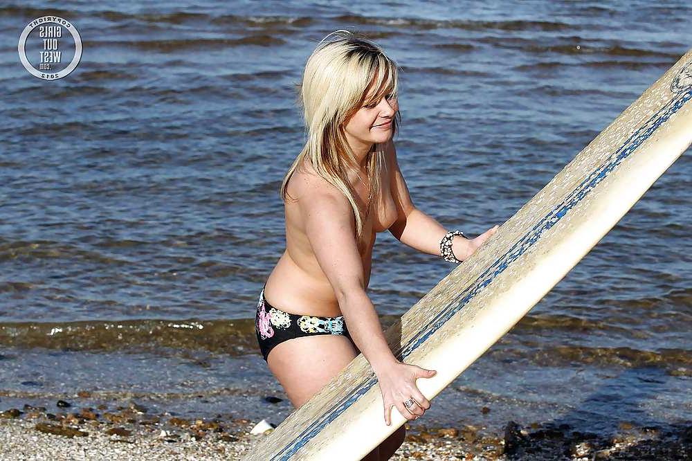 16P Cute amateur blond surfer spreads her bald cunt