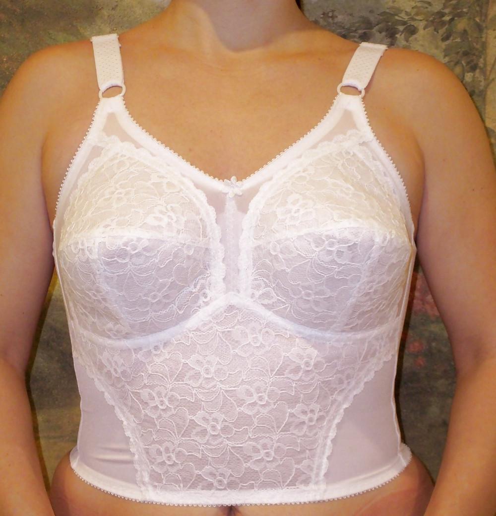 25P Woman who try to seel their bra on the internet